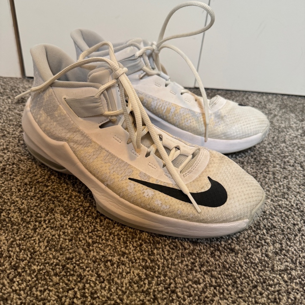 Nike Air Max Infuriate White Basketball Shoes Sneakers Size 7Y/7 Mens/8.5 Womans